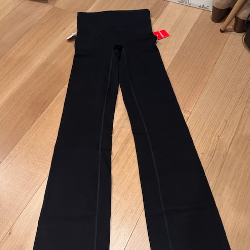 Spanx BootyBoost Flare TALL leggings (very black)